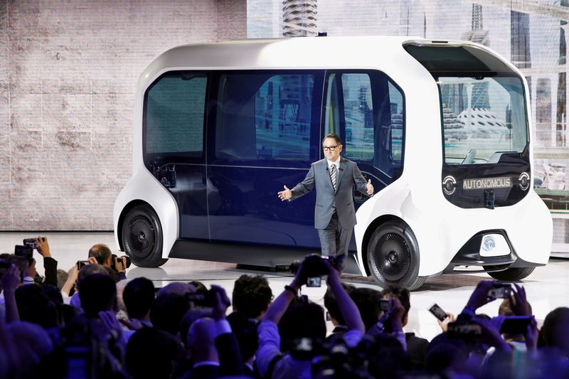 &copy; Reuters. FILE PHOTO: Toyota Motor Corporation President Akio Toyoda, shows the e-Palette autonomous concept vehicle   at the Tokyo Motor Show, in Tokyo, Japan October 23, 2019. REUTERS/Edgar Su/File Photo