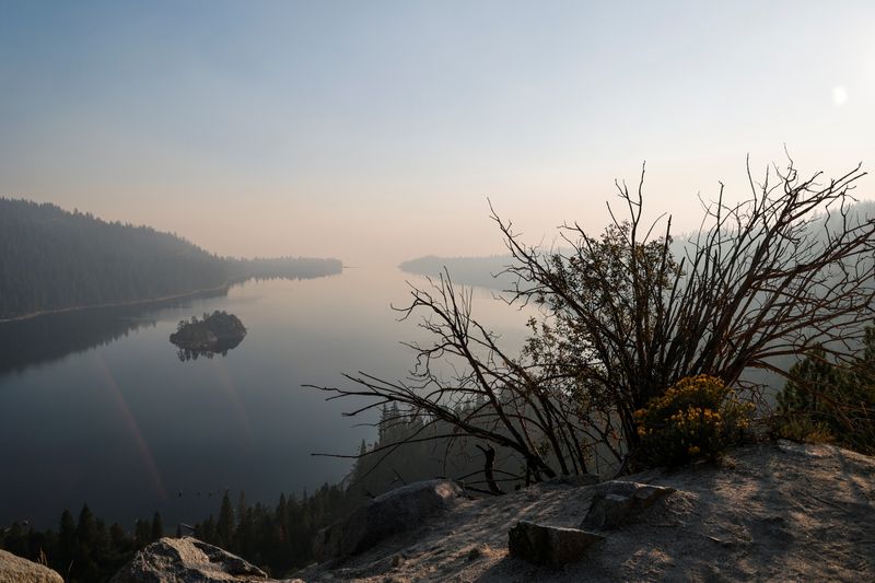 © Reuters. A view from Emerald Bay towards Lake Tahoe is obscured by smoke from the Caldor Fire viewed from Georgetown, California, U.S. August 30, 2021. REUTERS/Fred Greaves