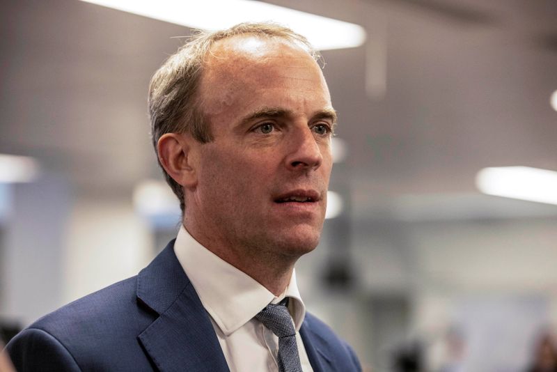 &copy; Reuters. Il Ministro degli Esteri britannico Dominic Raab durante una vistita all'unità di crisi del ministero del Primo Minsitro Boris Johnos. Londra, 27 agosto 2021 Jeff Gilbert/Pool via REUTERS