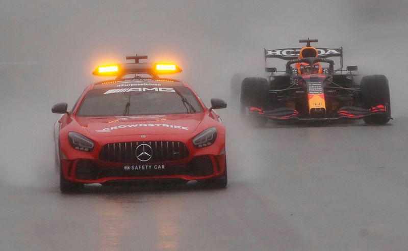 &copy; Reuters. Max Verstappen, da Red Bull, atrás do safety car durante GP da Bélgica de F1
29/08/2021
REUTERS/Christian Hartmann