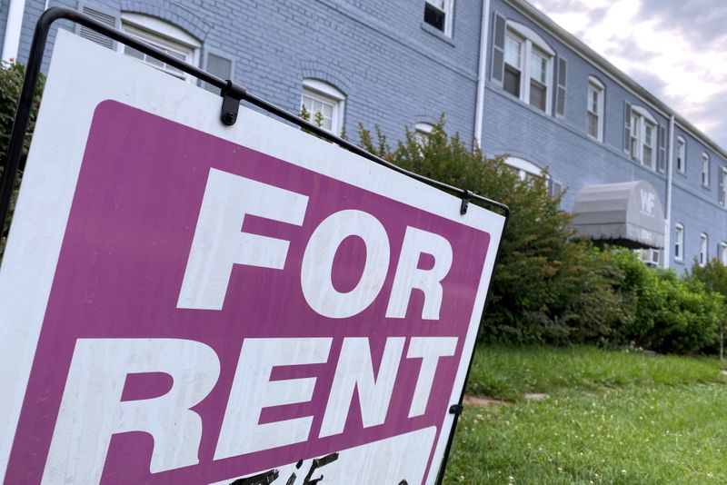 &copy; Reuters. FILE PHOTO: A "For Rent" sign is displayed in front of an apartment building in Arlington, Virginia, U.S., June 20, 2021. REUTERS/Will Dunham/File Photo