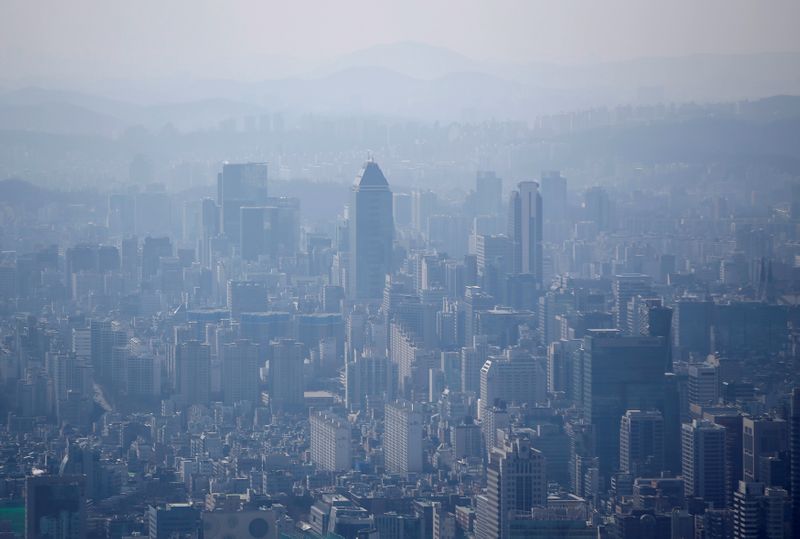 &copy; Reuters. FILE PHOTO: The skyline of central Seoul is seen during a foggy day in Seoul March 4, 2015. REUTERS/Kim Hong-Ji