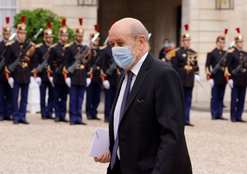 &copy; Reuters. وزير الخارجية الفرنسي جان إيف لو دريان في باريس يوم الخامس من يوليو تموز 2021. تصوير: باسكال روسيجنول - رويترز