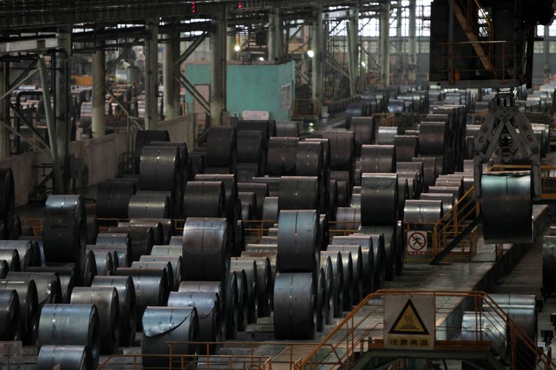 © Reuters. Linha de produção de aço inoxidável em fábrica da Baosteel em Xangai, China 
06/07/2010
REUTERS/Aly Song 