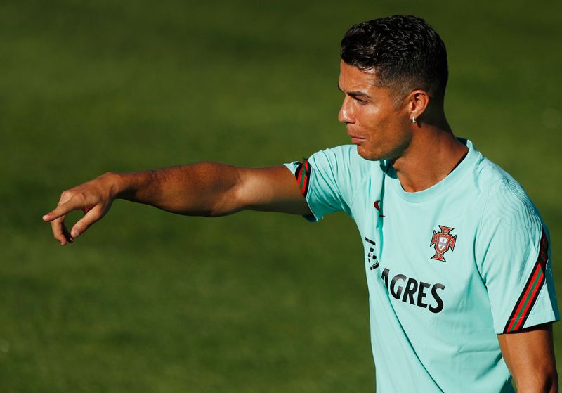 &copy; Reuters. Cristiano Ronaldo durante treino da seleção de Portugal em Lisboa
30/08/2021 REUTERS/Pedro Nunes