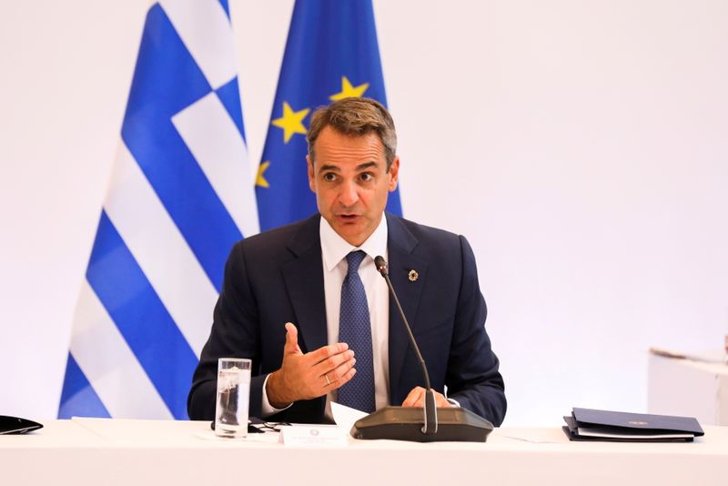 © Reuters. Il primo ministro greco Kyriakos Mitsotakis durante una conferenza stampa ad Atene, in Grecia. REUTERS/Louiza Vradi