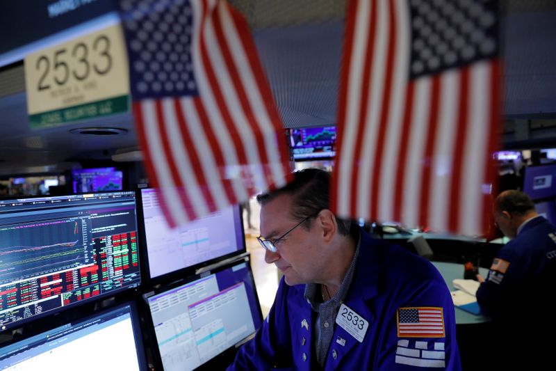 © Reuters. Traders works at the New York Stock Exchange (NYSE) in Manhattan, New York City, U.S., August 3, 2021. REUTERS/Andrew Kelly