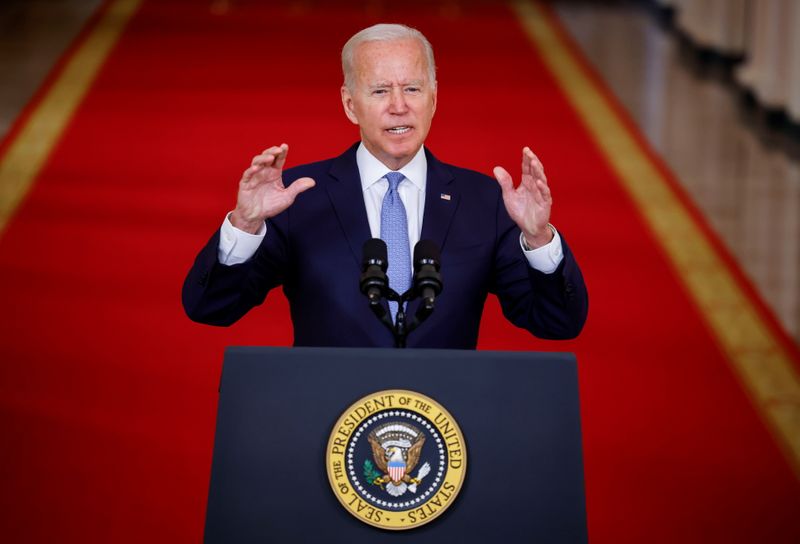 © Reuters. U.S. President Joe Biden delivers remarks on Afghanistan during a speech in the State Dining Room at the White House in Washington, U.S., August 31, 2021. REUTERS/Carlos Barria 