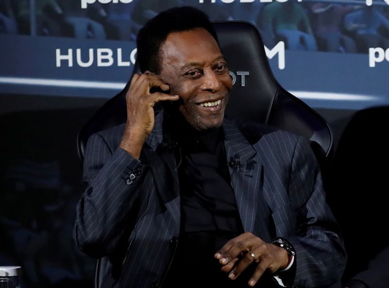 &copy; Reuters. IMAGEN DE ARCHIVO. El exastro del fútbol Pelé durante un evento en París, Francia, Abril 2, 2019. REUTERS/Christian Hartmann