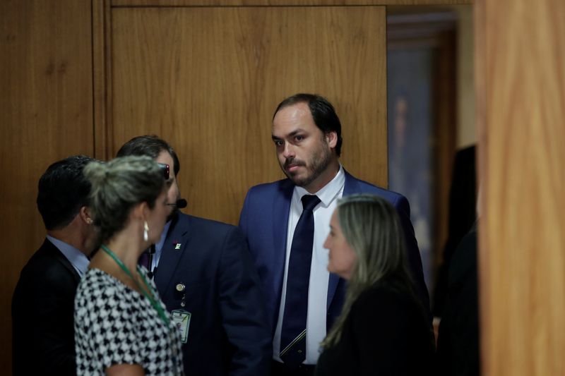 &copy; Reuters. Vereador Carlos Bolsonaro, filho do presidente Jair Bolsonaro, no Palácio do Planalto
16/01/2019
REUTERS/Ueslei Marcelino