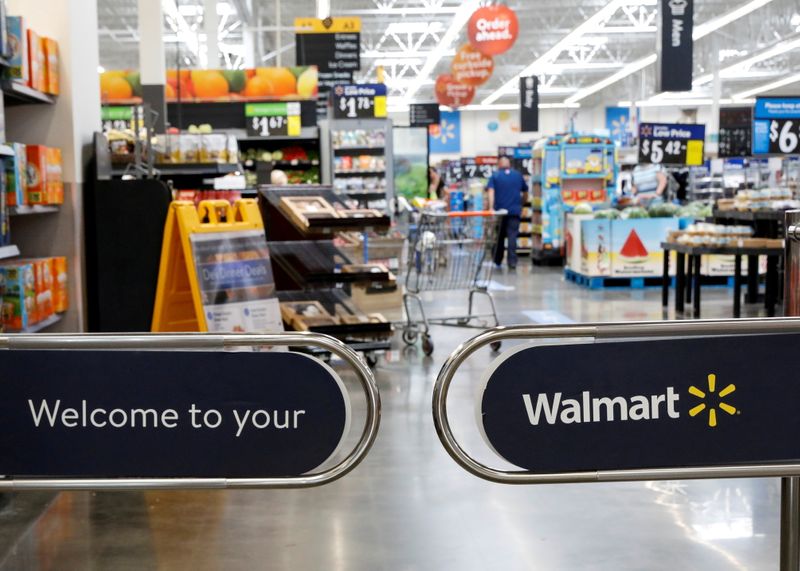 © Reuters. FILE PHOTO: The entrance to a Walmart store is seen in Bradford, Pennsylvania, U.S. July 20, 2020. REUTERS/Brendan McDermid/File Photo/File Photo