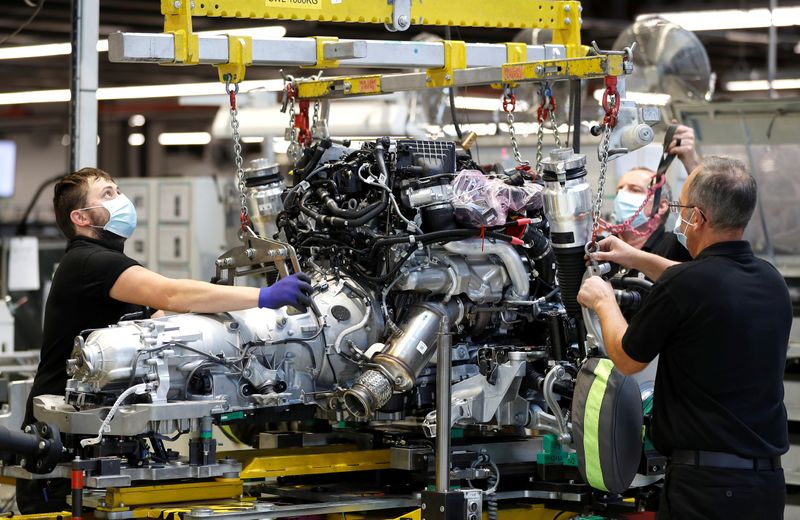 &copy; Reuters. FILE PHOTO: Technicians work on a Rolls-Royce engine prior to it being installed in a car on the production line of the Rolls-Royce Goodwood factory, near Chichester, Britain, September 1, 2020.  REUTERS/Peter Nicholls