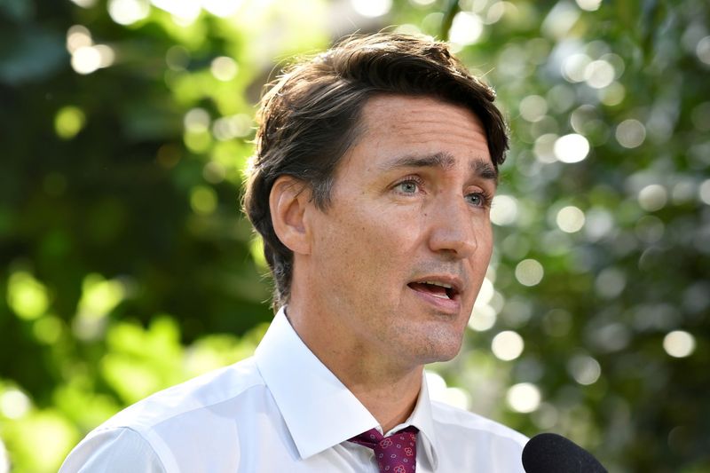 &copy; Reuters. FILE PHOTO: Canada's Prime Minister Justin Trudeau holds a news conference in the backyard of the Freedman family home during his election campaign tour, in Surrey, British Columbia, Canada August 25, 2021. REUTERS/Jennifer Gauthier