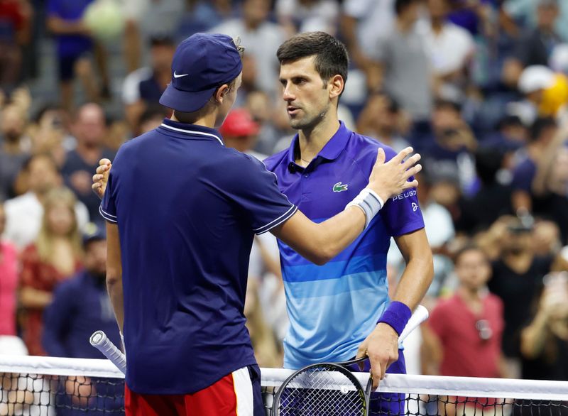 &copy; Reuters. Nova Djokovic cumprimenta Nodskov Rune após partida do Aberto dos EUA
31/08/2021
Jerry Lai-USA TODAY Sports