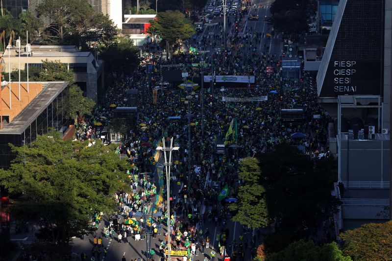 &copy; Reuters. Apoiadores do presidente Jair Bolsonaro durante ato na Avenida Paulista
01/08/2021
REUTERS/Amanda Perobelli