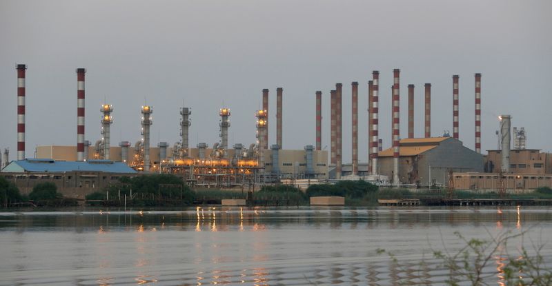 &copy; Reuters. FILE PHOTO: A general view of Abadan oil refinery in southwest Iran, is pictured from Iraqi side of Shatt al-Arab in Al-Faw south of Basra, Iraq September 21, 2019. REUTERS/Essam Al-Sudani/File Photo