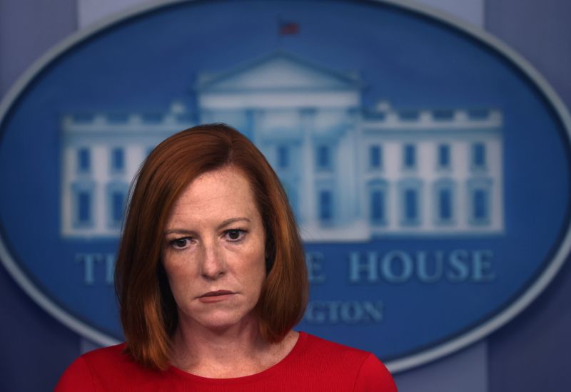 &copy; Reuters. المتحدثة باسم البيت الأبيض جين ساكي تتحدث في واشنطن يوم أغسطس اب 2021. تصوير: ليا ميليس - رويترز.
