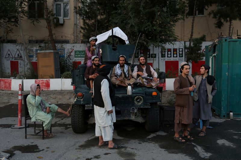 &copy; Reuters. Taliban soldiers are seen at one of the main city squares of Kabul, Afghanistan, September 1, 2021. WANA (West Asia News Agency) via REUTERS 