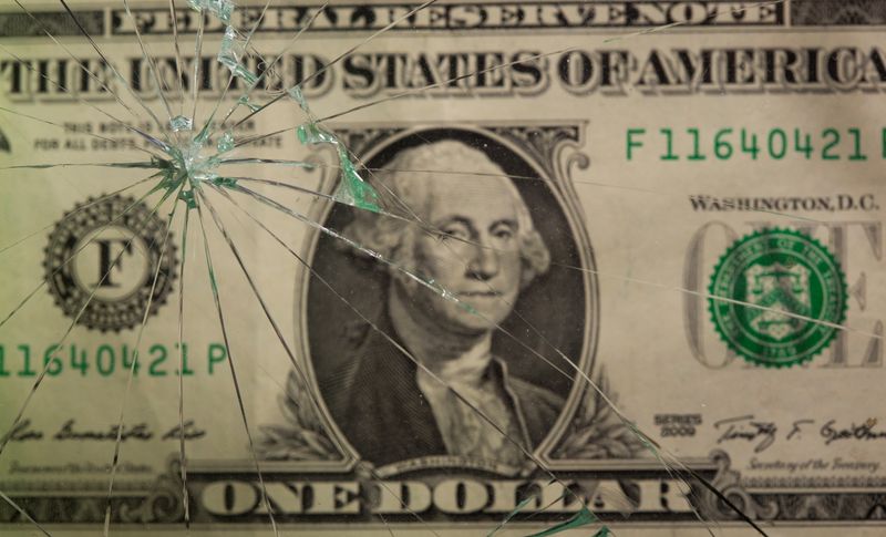 © Reuters. One U.S. dollar banknote is pictured through broken glass in this illustration taken June 25, 2021. REUTERS/Dado Ruvic/Illustration