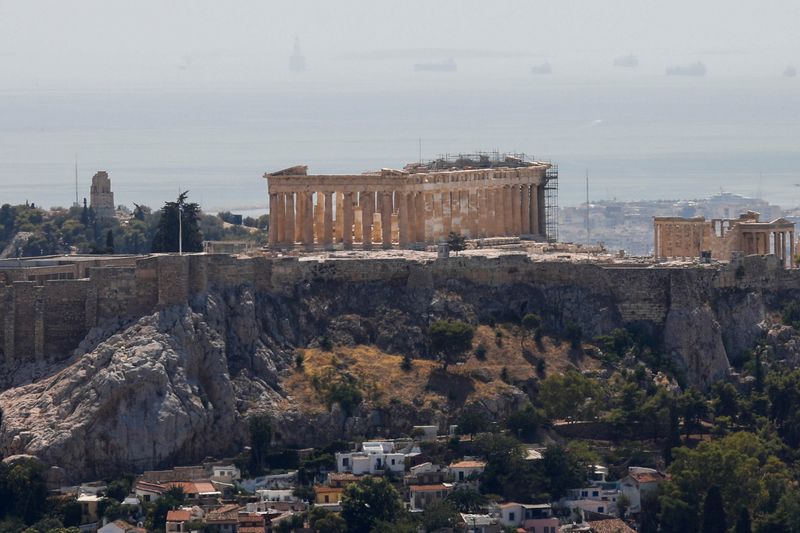 © Reuters. Il tempio del Partenone in cima alla collina dell'Acropoli, ad Atene, in Grecia, il 30 luglio 2021. REUTERS / Costas Baltas
