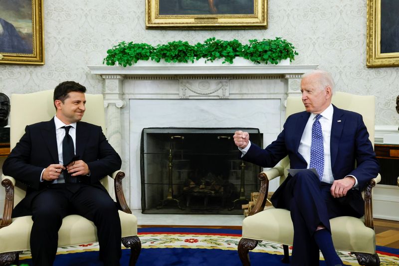 &copy; Reuters. U.S. President Joe Biden gestures as he meets with Ukraine's President Volodymyr Zelenskiy in the Oval Office at the White House in Washington, U.S., September 1, 2021. REUTERS/Jonathan Ernst 