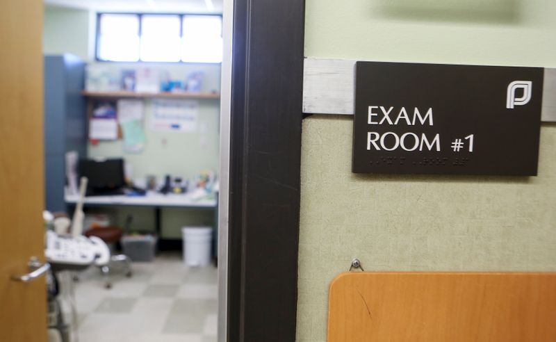 &copy; Reuters. FILE PHOTO: An exam room at the Planned Parenthood South Austin Health Center is shown following the U.S. Supreme Court decision striking down a Texas law imposing strict regulations on abortion doctors and facilities in Austin, Texas, U.S. June 27, 2016.