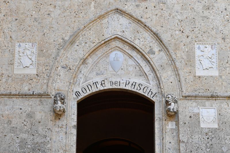 UniCredit, Orcel a dipendenti: ignorate speculazioni su Mps, due diligence procede