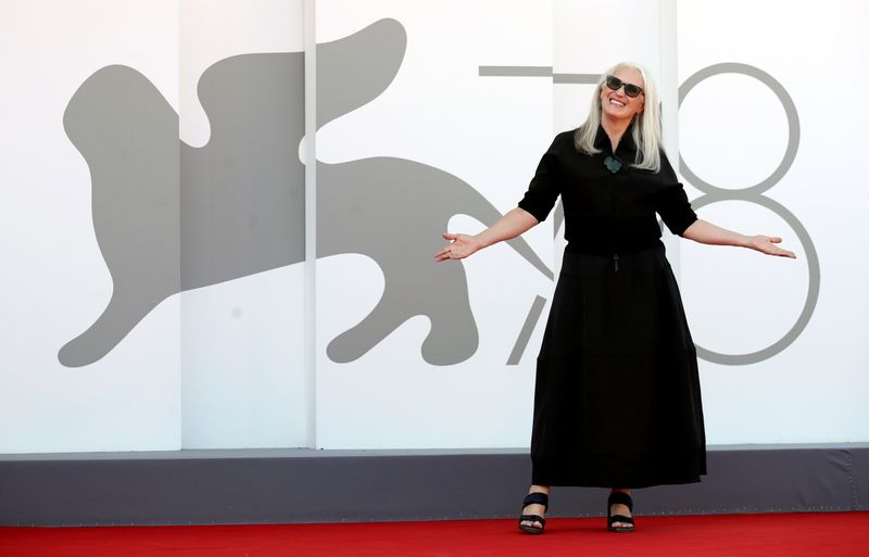 &copy; Reuters. المخرجة النيوزيلندية جين كامبيون في مهرجان البندقية بإيطاليا يوم الخميس. تصوير: يارا ناردي - رويترز. 