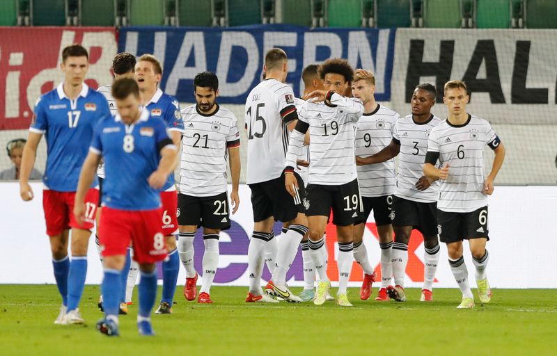 &copy; Reuters. لاعبون من منتخب ألمانيا يحتفلون باحراز هدف في شباك ليختنشتاين بتصفيات كأس العالم لكرة القدم يوم الخميس. تصوير: ارند فيجمان - رويترز. 