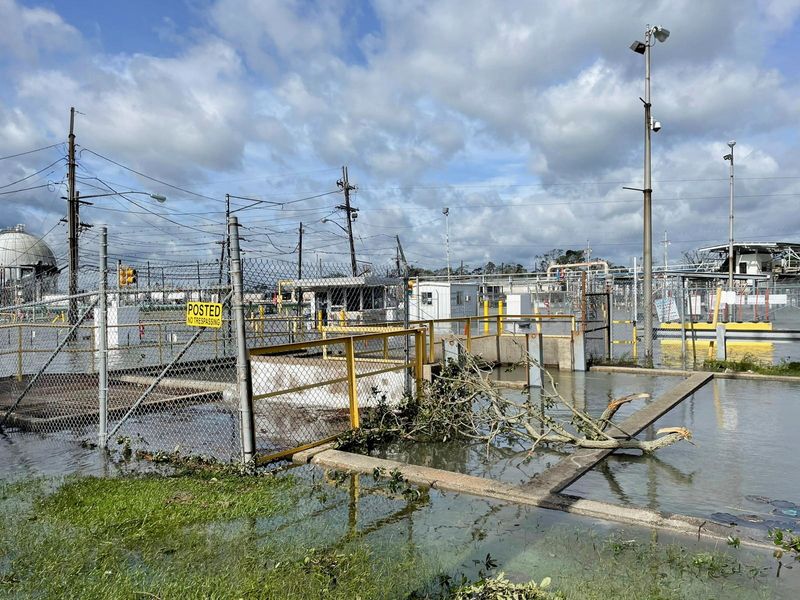 U.S. Gulf Coast oil industry groans under uneven Ida recovery
