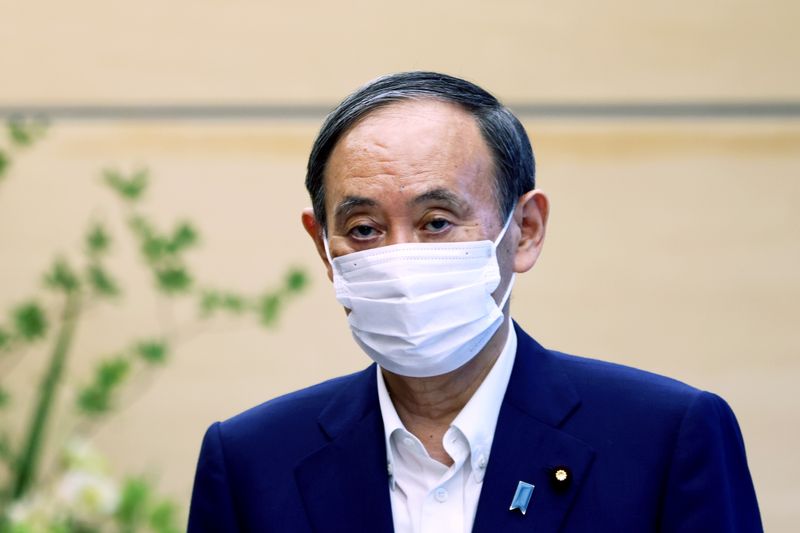 © Reuters. Japan's Prime Minister Yoshihide Suga attends a meeting with president of the International Paralympic Committee (IPC) Andrew Parsons in Tokyo, Japan September 3, 2021, following his announcement that he will not seek re-election for Liberal Democratic Party (LDP) leadership this month. Behrouz Mehri/Pool via REUTERS