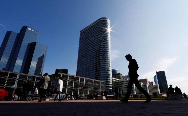 &copy; Reuters. FILE PHOTO: People walk on the esplanade of La Defense in the financial and business district of La Defense, west of Paris, France March 26, 2018. REUTERS/Gonzalo Fuentes