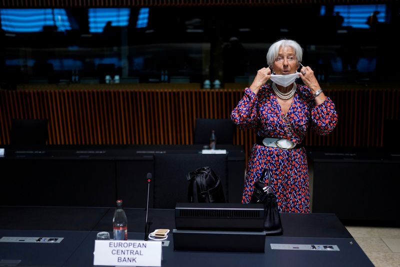 &copy; Reuters. FILE PHOTO: European Central Bank President Christine Lagarde adjusts her protective face mask as she arrives at a meeting of Eurogroup Finance Ministers at the European Council building in Luxembourg, Luxembourg June 17, 2021. Francisco Seco/Pool via REU