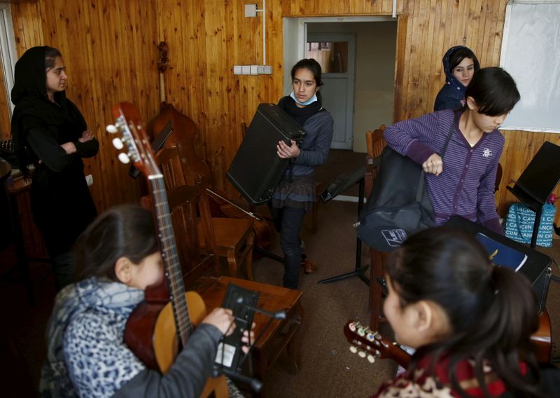 &copy; Reuters. FILE PHOTO: Members of the Zohra orchestra, an ensemble of 35 women, practises during a session, at Afghanistan's National Institute of Music, in Kabul, Afghanistan April 4, 2016.  REUTERS/Ahmad Masood