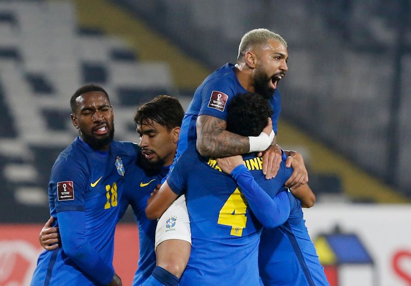 &copy; Reuters. Jogadores da seleção brasileira comemoram gol de Everton Ribeiro contra o Chile pelas eliminatórias da Copa do Mundo em Santiago
02/09/2021 Pool via REUTERS/Claudio Reyes