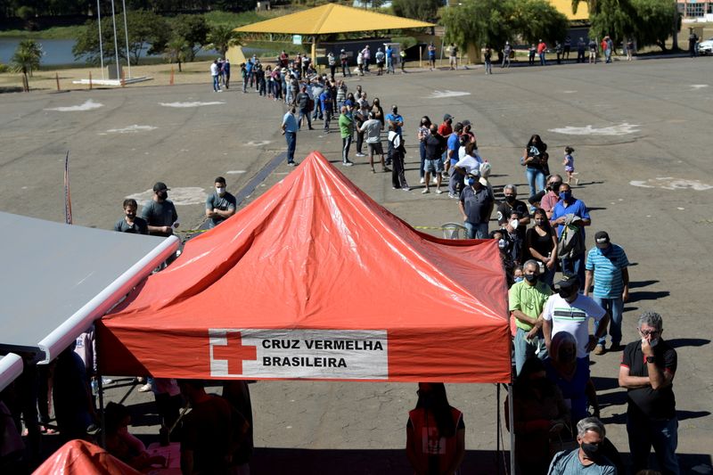 &copy; Reuters. Fila para vacinação contra Covid-19 em Ouro Preto (MG)
19/07/2021
REUTERS/Washington Alves/