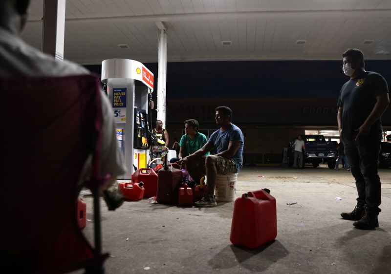 &copy; Reuters. FILE PHOTO: People who say they have been waiting for hours for a gas truck to show up are seen at a gas station in the aftermath of Hurricane Ida in New Orleans, Louisiana, U.S., August 31, 2021. REUTERS/Leah Millis