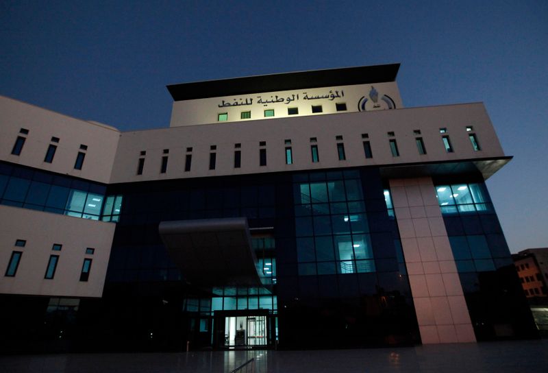 &copy; Reuters. مبنى يضم المؤسسة الوطنية للنفط في طرابلس بصورة من أرشيف رويترز.