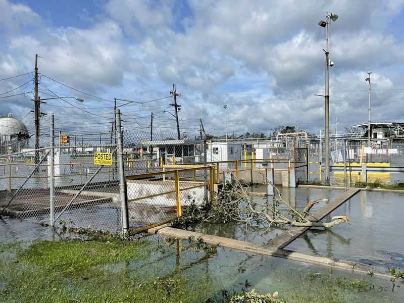 &copy; Reuters. FILE PHOTO: The Shell Norco manufacturing facility is flooded after Hurricane Ida pummeled Norco, Louisiana, U.S., August 30, 2021. REUTERS/Devika Krishna Kumar/File Photo