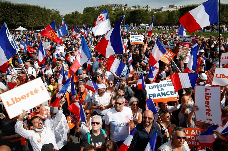 محتجون في فرنسا يتظاهرون من جديد ضد بطاقة المرور الصحية الخاصة بكوفيد 19