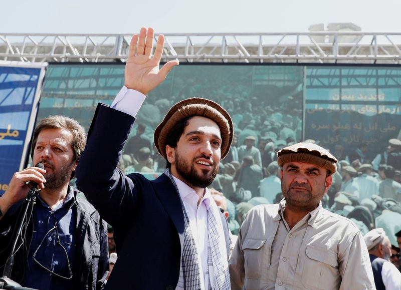 &copy; Reuters. FILE PHOTO: Ahmad Massoud, son of the slain hero of the anti-Soviet resistance Ahmad Shah Massoud, waves as he arrives to attend a new political movement in Bazarak, Panjshir province Afghanistan September 5, 2019. Picture taken September 5, 2019.REUTERS/