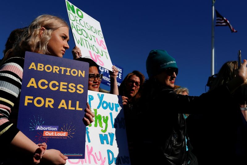&copy; Reuters. FILE PHOTO: Pro-choice demonstrators hold up signs during a group chant outside of the U.S. Supreme Court as justices hear a major abortion case on the legality of a Republican-backed Louisiana law that imposes restrictions on abortion doctors, on Capitol