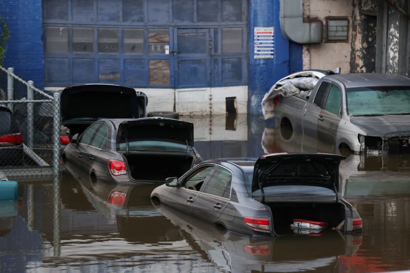 &copy; Reuters. FILE PHOTO: Cars sit in water after flooding on the Major Deegan Expressway spilled over into the neighboring street and flooded a parking lot, when the remnants of Tropical Storm Ida brought drenching rain and the threat of flash floods and tornadoes to 