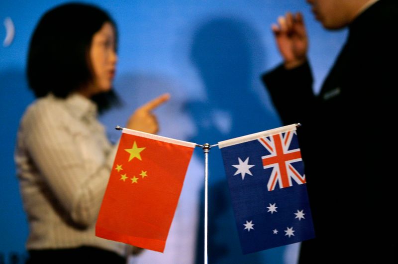 &copy; Reuters. FILE PHOTO: Staff members chat as they prepare a seminar of Australia China bilateral cooperation in resources and infrastructure in West Australia, in Beijing July 23, 2009.  REUTERS/Jason Lee/Files