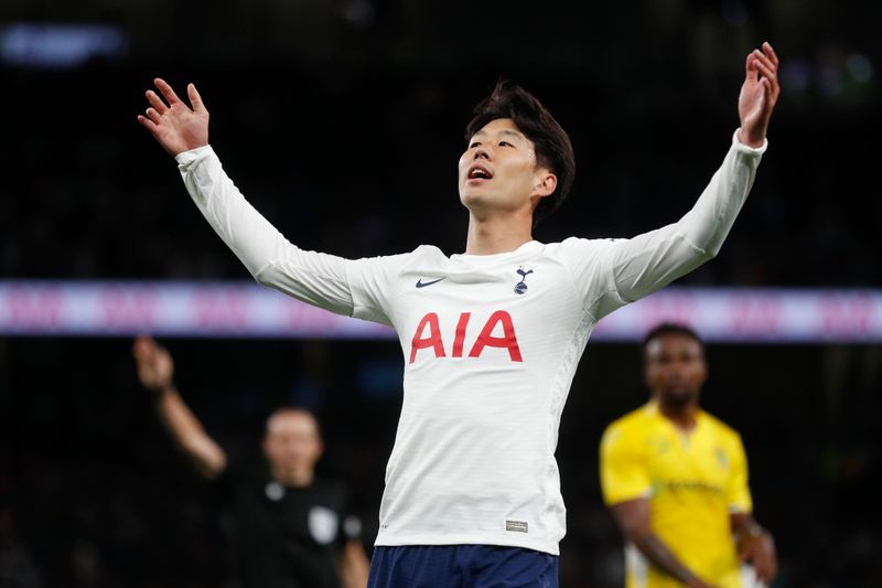 &copy; Reuters. لاعب منتخب كوريا الجنوبية وتوتنهام هوتسبير سون هيونج-مين خلال مباراة في لندن يوم 26 أغسطس آب 2021. تصوير: ماثيو تشايلدز - رويترز.