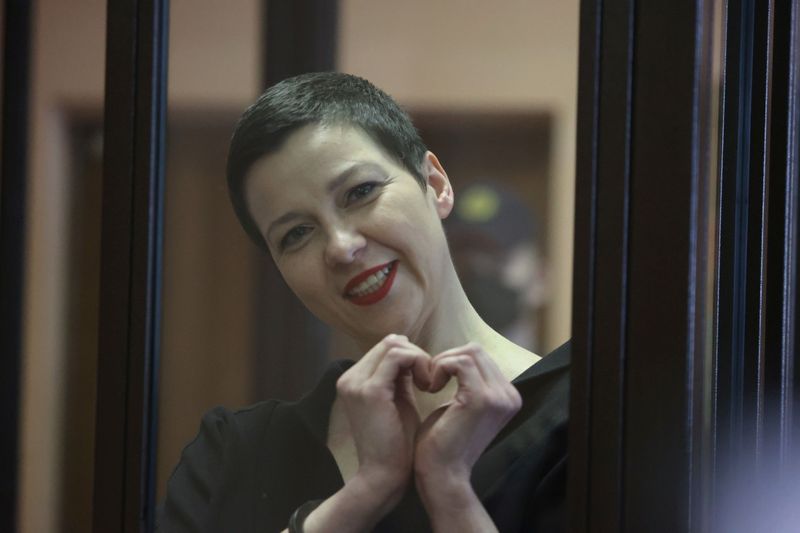 &copy; Reuters. ماريا كوليسنيكوفا خلال محاكمتها في مينسك يوم الاثنين. (صورة حصلت عليها رويترز من طرف ثالث يحظر بيعها أو الاحتفاظ بها في الأرشيف - رويترز
