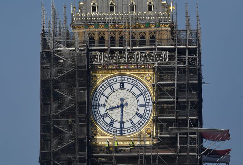 &copy; Reuters. Las manecillas del Big Ben son restauradas a color original de azul prusiano, Londres, Gran Bretaña, 6 septiembre 2021.
REUTERS/Toby Melville