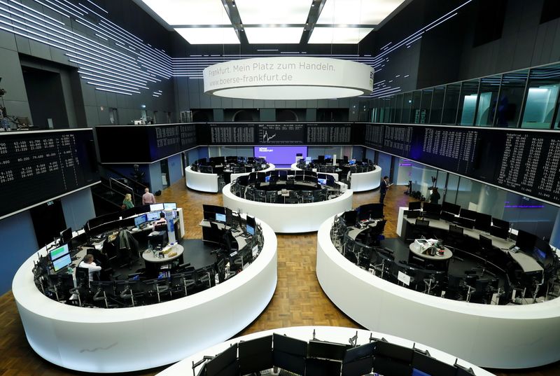 &copy; Reuters. Les Bourses européennes ont terminé en hausse lundi. À Paris, le CAC 40 a terminé sur un gain de 0,8%, le Footsie britannique a pris 0,7% et le Dax allemand 0,96%. /Photo d'archives/REUTERS/Ralph Orlowski