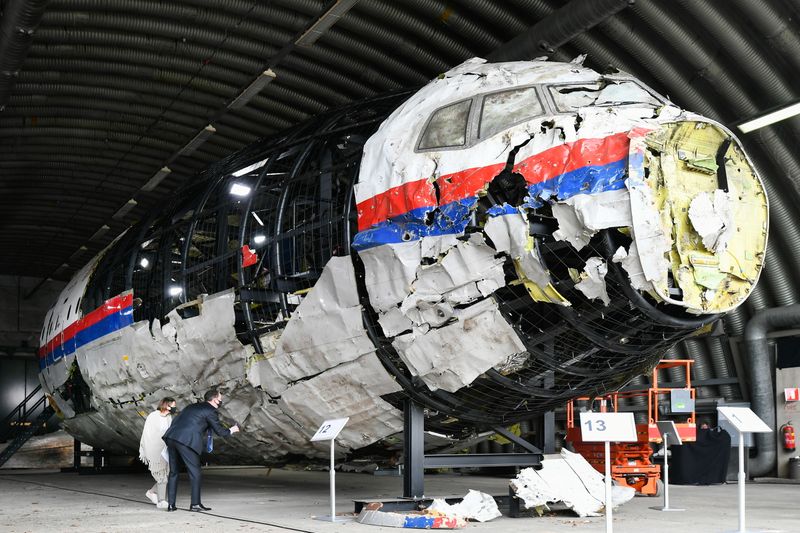 &copy; Reuters. Juízes inspecionam reconstrução dos destroços do MH17, em Reijen, Holanda
26/05/2021 REUTERS/Piroschka van de Wouw/Pool