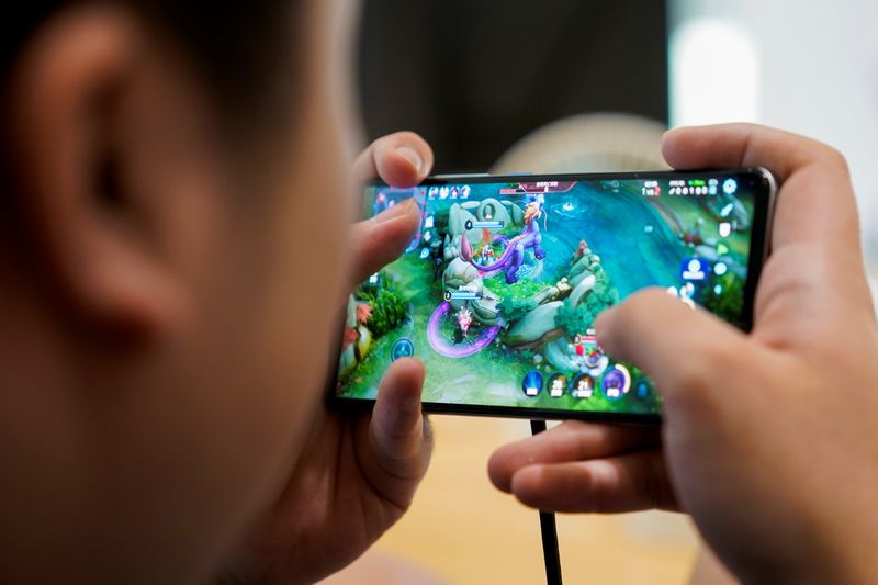 &copy; Reuters. A player of Rogue Warriors esports team trains for the game "Arena of Valor" at his club in Shanghai, China September 3, 2021. Picture taken September 3, 2021. REUTERS/Aly Song
